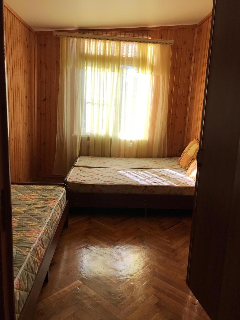 Гостевой Дом С Садом Hotel Gagra Kültér fotó