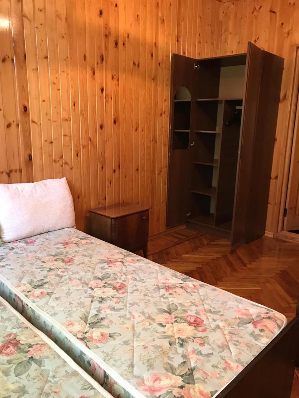 Гостевой Дом С Садом Hotel Gagra Kültér fotó