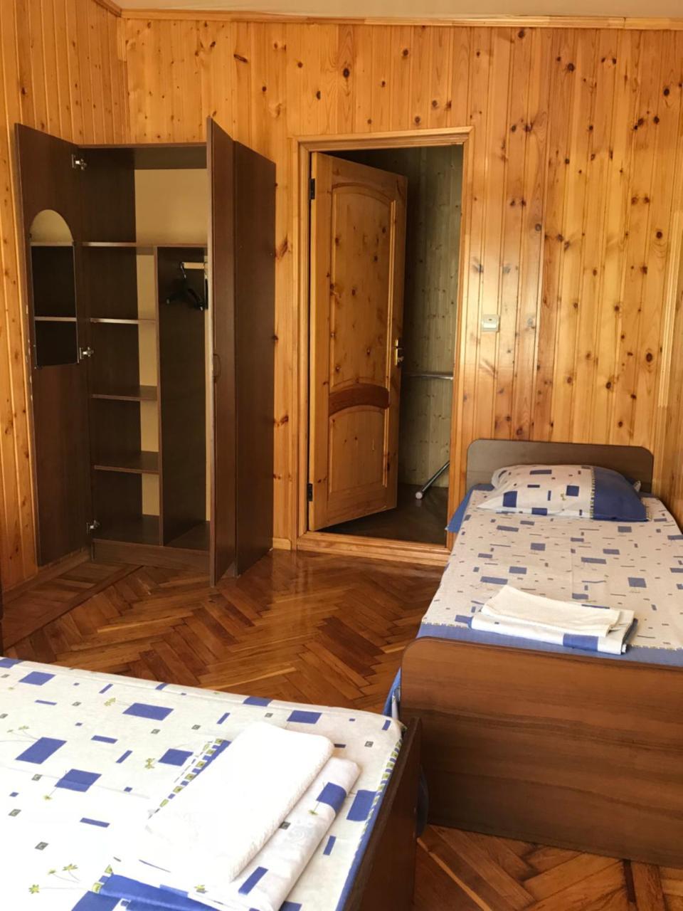 Гостевой Дом С Садом Hotel Gagra Kültér fotó