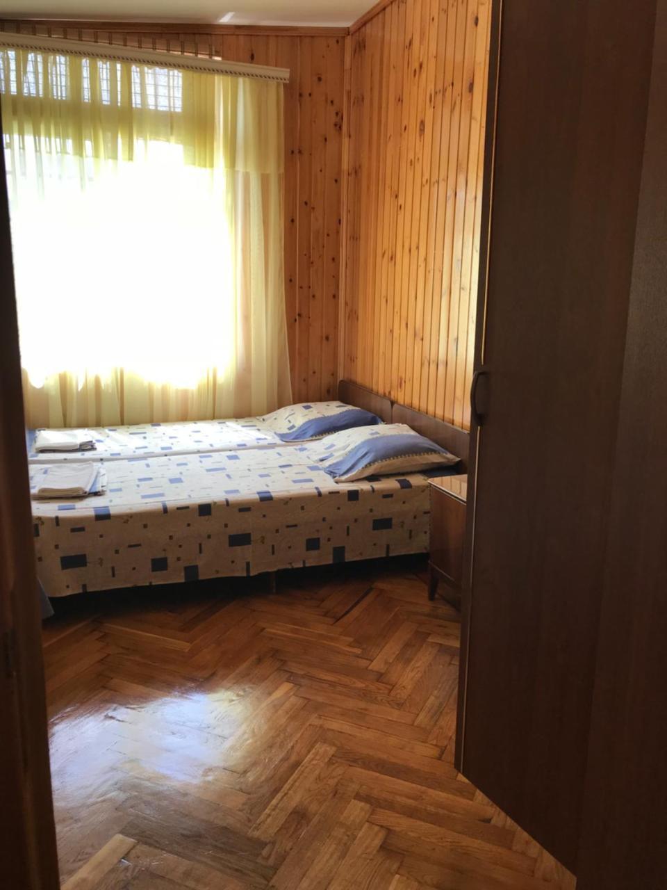 Гостевой Дом С Садом Hotel Gagra Kültér fotó